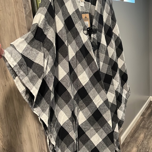 Buffalo Plaid Poncho - Picture 3 of 4